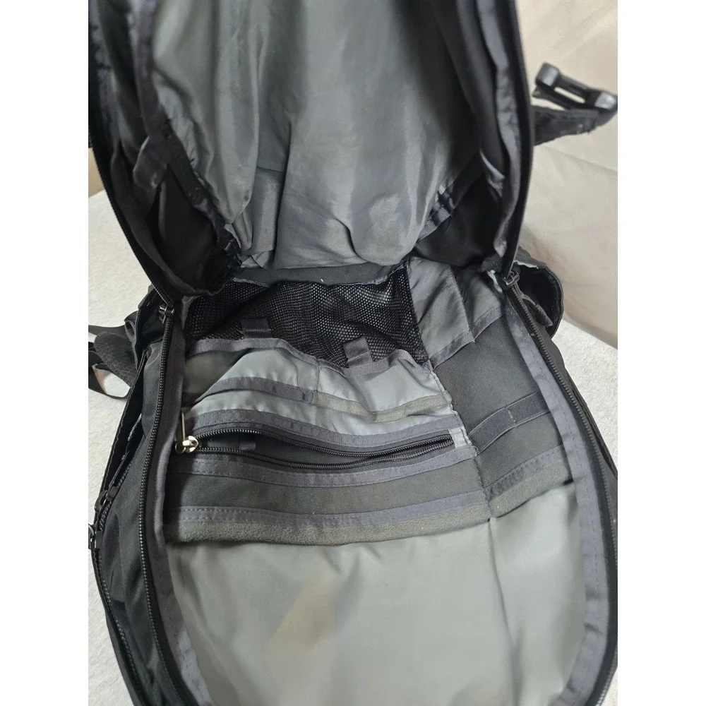 The North Face Borealis Men's Backpack - Black 28-liter pack front‎ crisscross